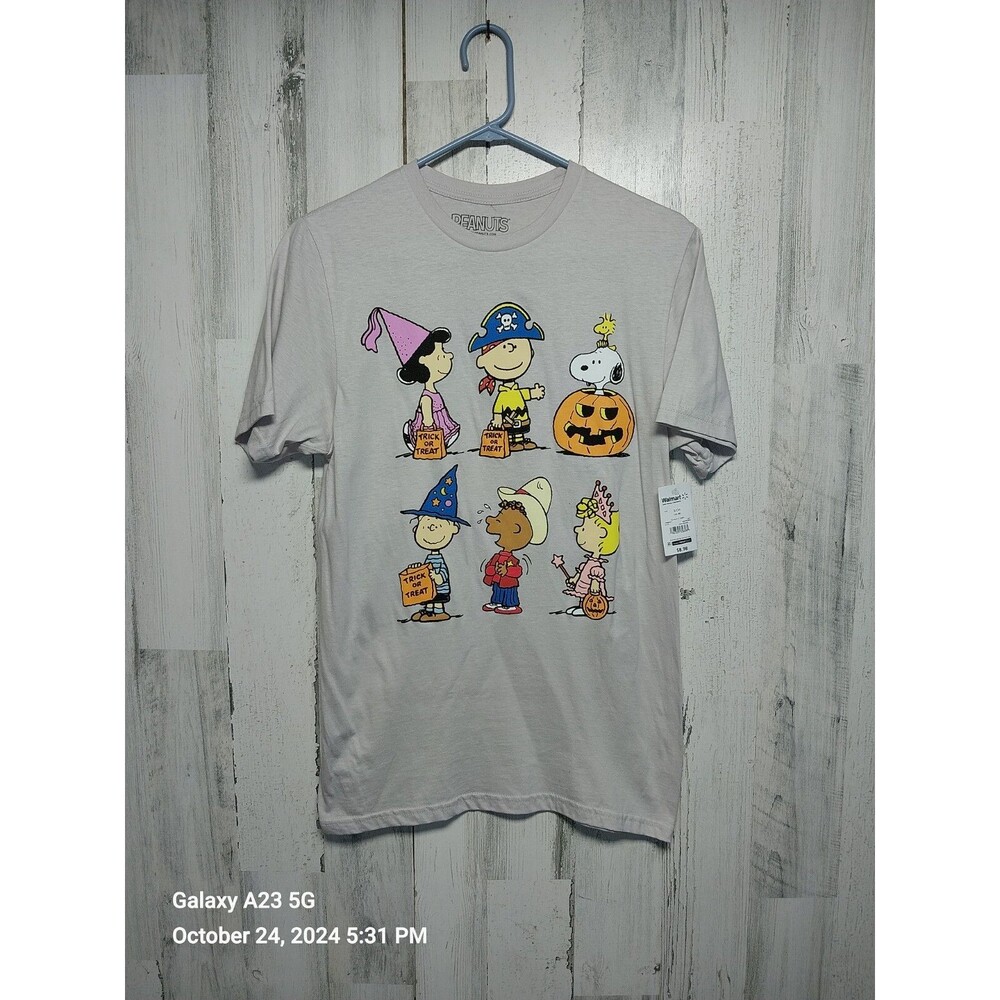 Large Peanuts Men’S Snoopy Charlie Brown Gang Halloween Tee